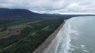 Sematan Sahili ve Sarawak ve Borneo Adası 'nın en güney kısmının kıyı şeridi.