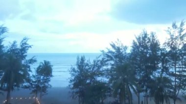 Sematan Sahili ve Sarawak ve Borneo Adası 'nın en güney kısmının kıyı şeridi.