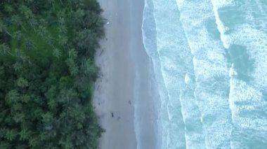 Sematan Sahili ve Sarawak ve Borneo Adası 'nın en güney kısmının kıyı şeridi.