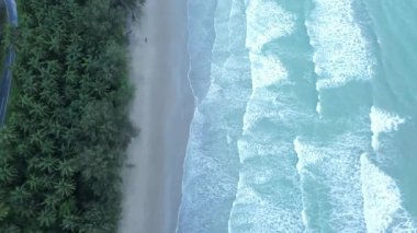 Sematan Sahili ve Sarawak ve Borneo Adası 'nın en güney kısmının kıyı şeridi.