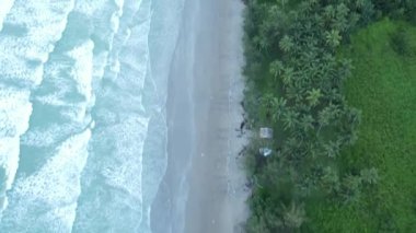 Sematan Sahili ve Sarawak ve Borneo Adası 'nın en güney kısmının kıyı şeridi.