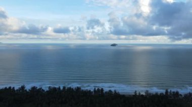 Sematan Sahili ve Sarawak ve Borneo Adası 'nın en güney kısmının kıyı şeridi.