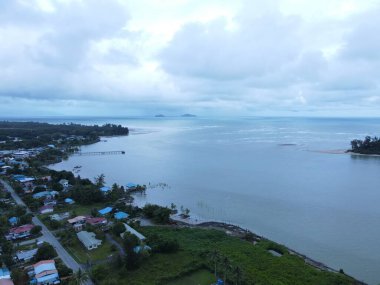 Sematan Sahili ve Sarawak ve Borneo Adası 'nın en güney kısmının kıyı şeridi.