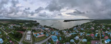 Sematan Sahili ve Sarawak ve Borneo Adası 'nın en güney kısmının kıyı şeridi.