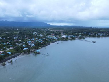 Sematan Sahili ve Sarawak ve Borneo Adası 'nın en güney kısmının kıyı şeridi.