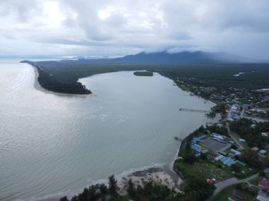 Sematan Sahili ve Sarawak ve Borneo Adası 'nın en güney kısmının kıyı şeridi.