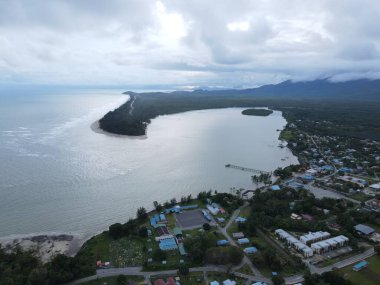 Sematan Sahili ve Sarawak ve Borneo Adası 'nın en güney kısmının kıyı şeridi.