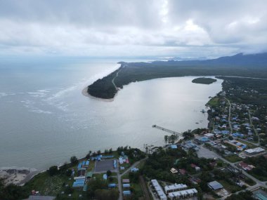 Sematan Sahili ve Sarawak ve Borneo Adası 'nın en güney kısmının kıyı şeridi.