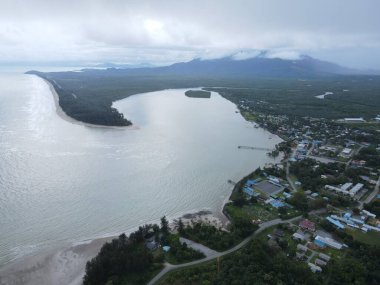 Sematan Sahili ve Sarawak ve Borneo Adası 'nın en güney kısmının kıyı şeridi.