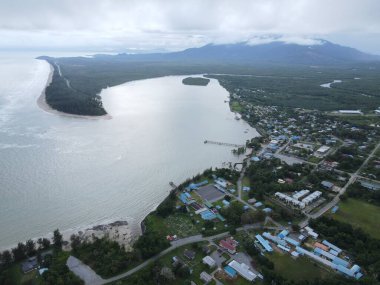 Sematan Sahili ve Sarawak ve Borneo Adası 'nın en güney kısmının kıyı şeridi.