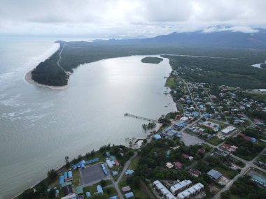Sematan Sahili ve Sarawak ve Borneo Adası 'nın en güney kısmının kıyı şeridi.