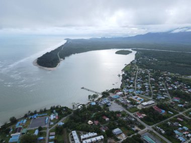 Sematan Sahili ve Sarawak ve Borneo Adası 'nın en güney kısmının kıyı şeridi.