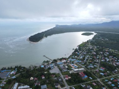 Sematan Sahili ve Sarawak ve Borneo Adası 'nın en güney kısmının kıyı şeridi.