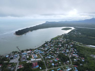 Sematan Sahili ve Sarawak ve Borneo Adası 'nın en güney kısmının kıyı şeridi.