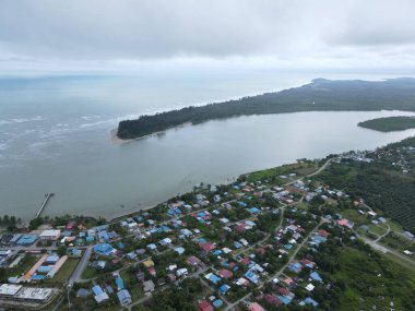 Sematan Sahili ve Sarawak ve Borneo Adası 'nın en güney kısmının kıyı şeridi.