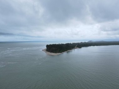 Sematan Sahili ve Sarawak ve Borneo Adası 'nın en güney kısmının kıyı şeridi.