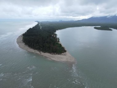 Sematan Sahili ve Sarawak ve Borneo Adası 'nın en güney kısmının kıyı şeridi.