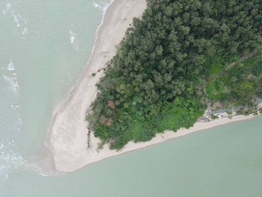 Sematan Sahili ve Sarawak ve Borneo Adası 'nın en güney kısmının kıyı şeridi.