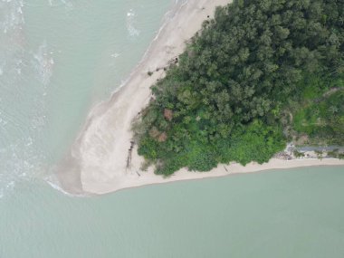 Sematan Sahili ve Sarawak ve Borneo Adası 'nın en güney kısmının kıyı şeridi.