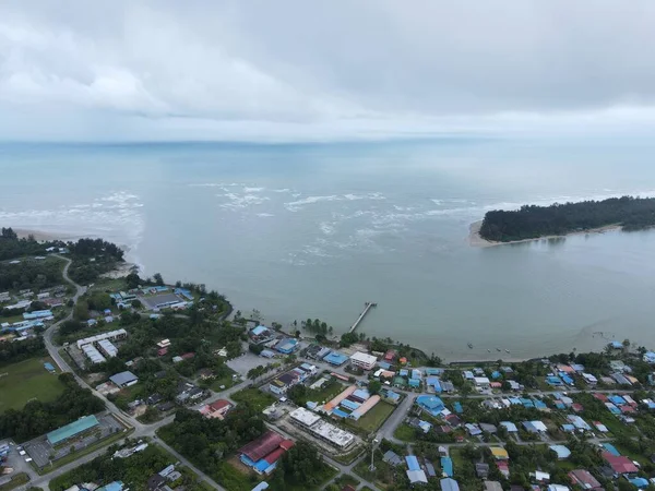 사라와크 보르네오섬의 남쪽에 세마탄 해변과 — 스톡 사진