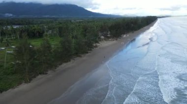 Sematan Sahili ve Sarawak ve Borneo Adası 'nın en güney kısmının kıyı şeridi.