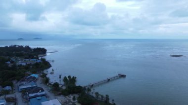 Sematan Sahili ve Sarawak ve Borneo Adası 'nın en güney kısmının kıyı şeridi.