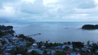 Sematan Sahili ve Sarawak ve Borneo Adası 'nın en güney kısmının kıyı şeridi.