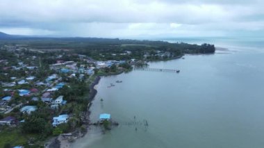 Sematan Sahili ve Sarawak ve Borneo Adası 'nın en güney kısmının kıyı şeridi.