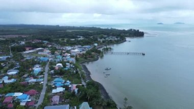 Sematan Sahili ve Sarawak ve Borneo Adası 'nın en güney kısmının kıyı şeridi.