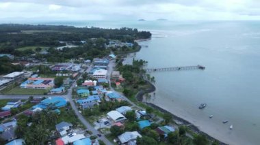Sematan Sahili ve Sarawak ve Borneo Adası 'nın en güney kısmının kıyı şeridi.