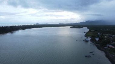 Sematan Sahili ve Sarawak ve Borneo Adası 'nın en güney kısmının kıyı şeridi.