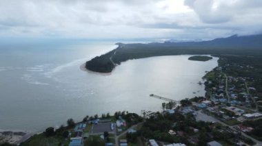 Sematan Sahili ve Sarawak ve Borneo Adası 'nın en güney kısmının kıyı şeridi.