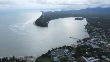 Sematan Sahili ve Sarawak ve Borneo Adası 'nın en güney kısmının kıyı şeridi.