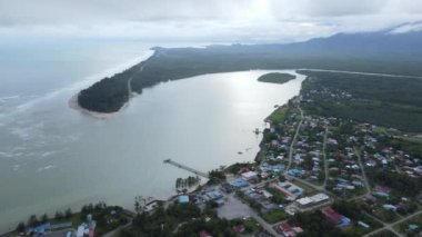 Sematan Sahili ve Sarawak ve Borneo Adası 'nın en güney kısmının kıyı şeridi.