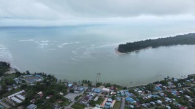 Sematan Sahili ve Sarawak ve Borneo Adası 'nın en güney kısmının kıyı şeridi.
