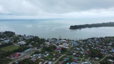 Sematan Sahili ve Sarawak ve Borneo Adası 'nın en güney kısmının kıyı şeridi.
