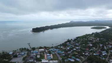 Sematan Sahili ve Sarawak ve Borneo Adası 'nın en güney kısmının kıyı şeridi.