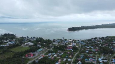 Sematan Sahili ve Sarawak ve Borneo Adası 'nın en güney kısmının kıyı şeridi.