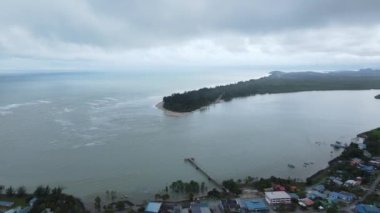 Sematan Sahili ve Sarawak ve Borneo Adası 'nın en güney kısmının kıyı şeridi.