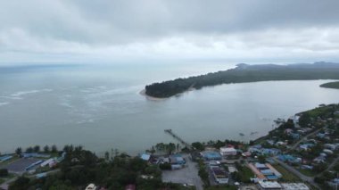 Sematan Sahili ve Sarawak ve Borneo Adası 'nın en güney kısmının kıyı şeridi.