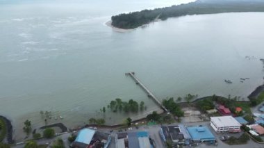 Sematan Sahili ve Sarawak ve Borneo Adası 'nın en güney kısmının kıyı şeridi.