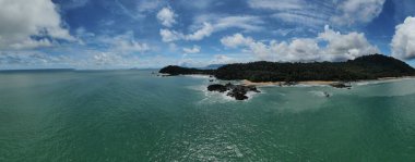 Telok / Teluk Melano Sahil ve Plajı Sarawak ve Borneo Adası 'nın Tanjung Datu bölgesinin en güney ucunda.