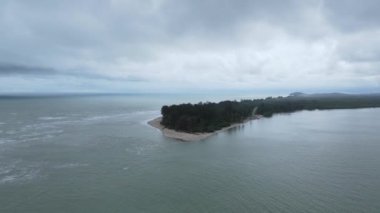 Sematan Sahili ve Sarawak ve Borneo Adası 'nın en güney kısmının kıyı şeridi.