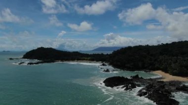 Telok / Teluk Melano Sahil ve Plajı Sarawak ve Borneo Adası 'nın Tanjung Datu bölgesinin en güney ucunda.