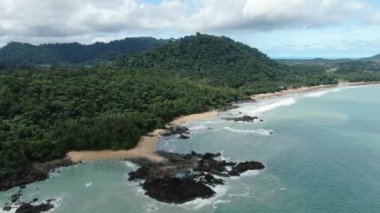 Telok / Teluk Melano Sahil ve Plajı Sarawak ve Borneo Adası 'nın Tanjung Datu bölgesinin en güney ucunda.