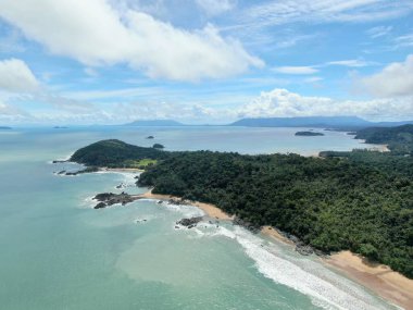 Telok / Teluk Melano Sahil ve Plajı Sarawak ve Borneo Adası 'nın Tanjung Datu bölgesinin en güney ucunda.