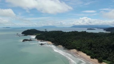 Telok / Teluk Melano Sahil ve Plajı Sarawak ve Borneo Adası 'nın Tanjung Datu bölgesinin en güney ucunda.