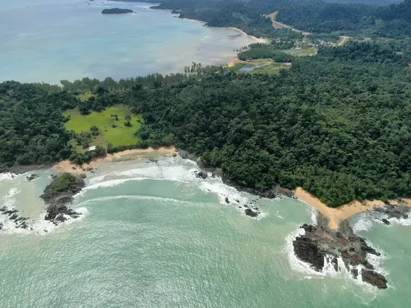 沙捞越和婆罗洲岛Tanjung Datu地区最南端的Telok Teluk Melano海岸线和海滩 — 图库照片