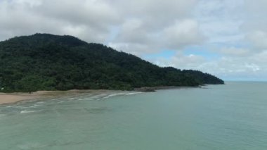Telok / Teluk Melano Sahil ve Plajı Sarawak ve Borneo Adası 'nın Tanjung Datu bölgesinin en güney ucunda.