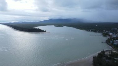Telok / Teluk Melano Sahil ve Plajı Sarawak ve Borneo Adası 'nın Tanjung Datu bölgesinin en güney ucunda.